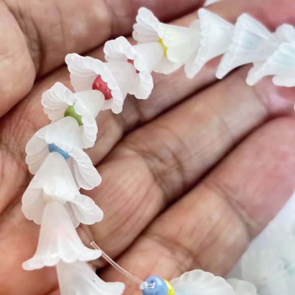 As Low As $2 Ruffled Matte White Acrylic Calla Lily Beads 12mm x 14mm (25) - Picture 2 of 3